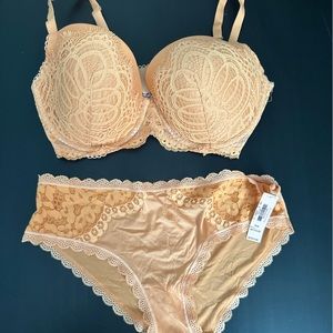 NWT. Victorias Secret Bra and Pant Set.